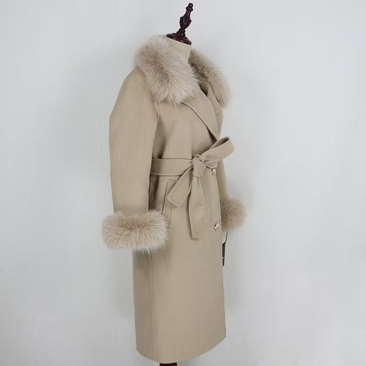 VALERIE COAT NUDE från NordicFurs – lyxig vinterjacka med pälskrage