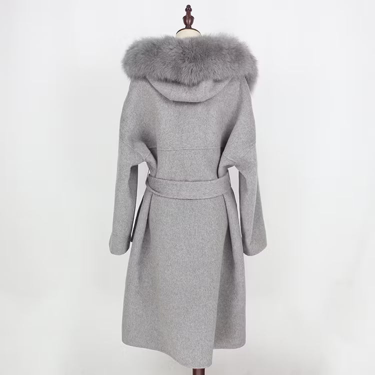 VANESSA COAT GREY från NordicFurs – lyxig vinterjacka i grå med pälskrage