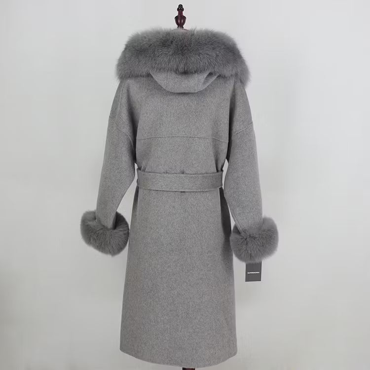 DIANA COAT GREY från NordicFurs – lyxig vinterjacka i grå med pälskrage