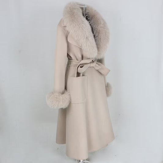 Monaco Coat Beige från NordicFurs – lyxig vinterjacka i beige med pälskrage