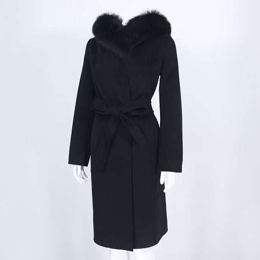 GIOVANNA COAT BLACK från NordicFurs – lyxig vinterjacka i svart med pälskrage