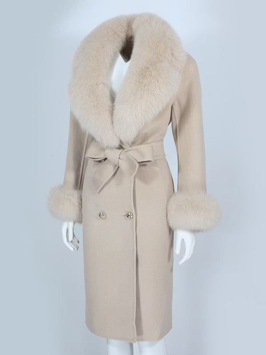 VALERIE COAT NUDE från NordicFurs – lyxig vinterjacka med pälskrage