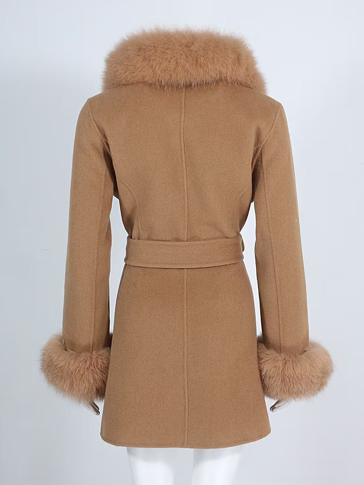 MARSEILLE COAT MOCHA från NordicFurs – lyxig vinterjacka i mocca med pälskrage