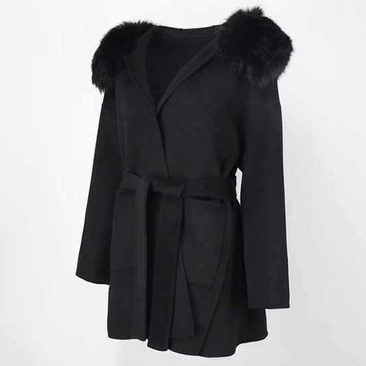 VALENTINA COAT BLACK FAKE FUR från NordicFurs – lyxig vinterjacka med pälskrage