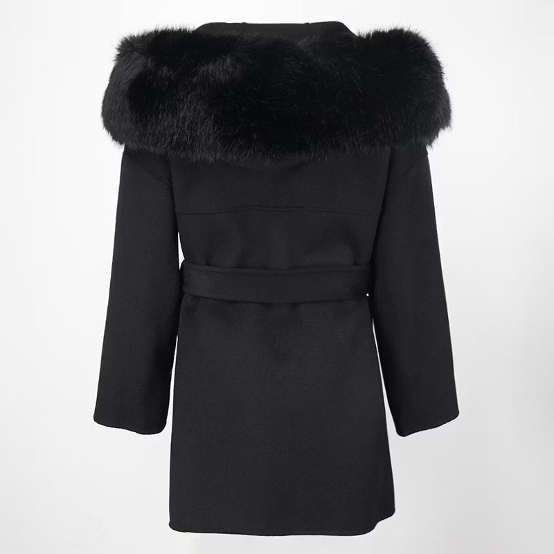 VALENTINA COAT BLACK FAKE FUR från NordicFurs – lyxig vinterjacka med pälskrage