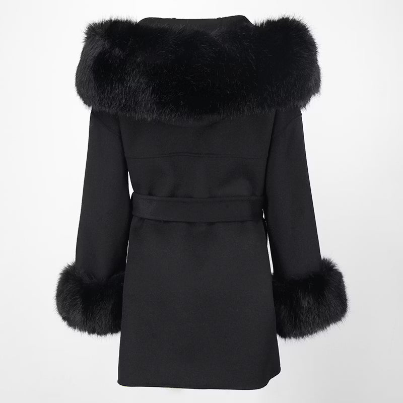 ANGELINA COAT BLACK FAKE FUR från NordicFurs – lyxig vinterjacka med pälskrage