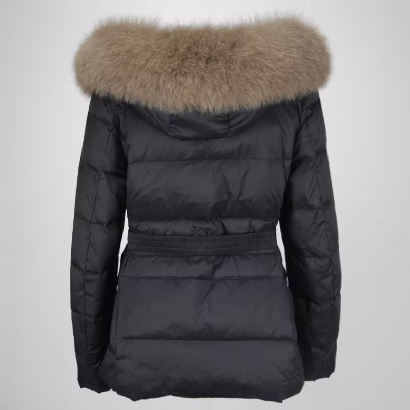 CLAUDIA BLACK SHORT från NordicFurs – lyxig vinterjacka med pälskrage