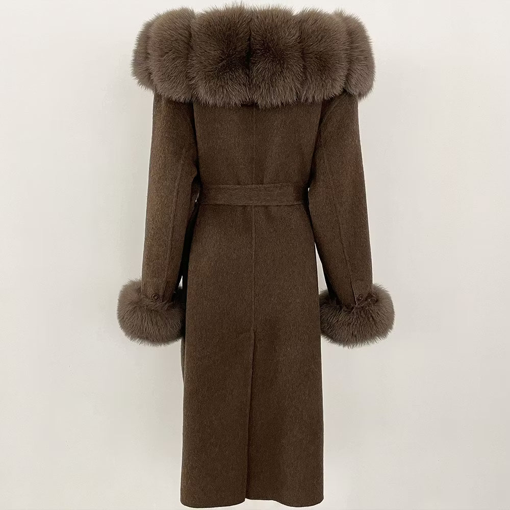 DILARA COAT FULL BROWN från NordicFurs – lyxig vinterjacka i brun med pälskrage