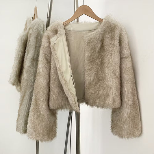 CARA FAKE FUR JACKET CREAM från NordicFurs – lyxig vinterjacka i krämvit med pälskrage