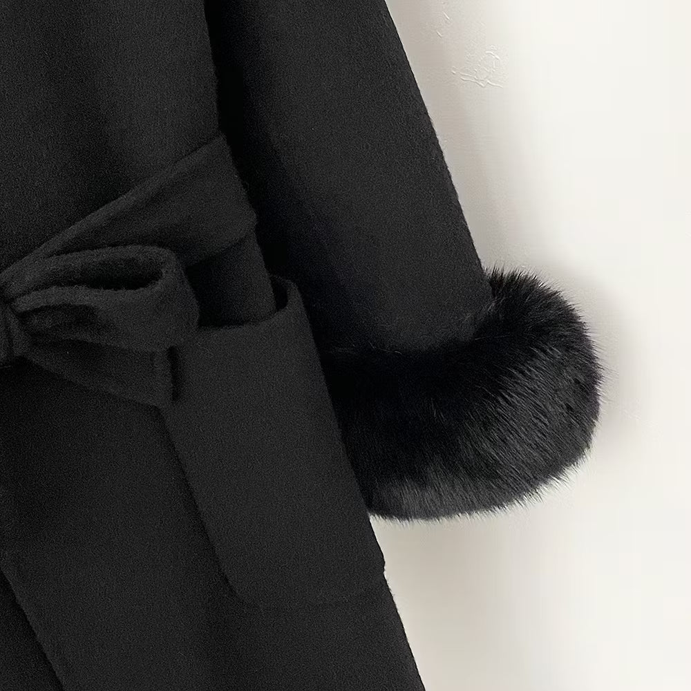 VICTORIA COAT BLACK från NordicFurs – lyxig vinterjacka i svart med pälskrage