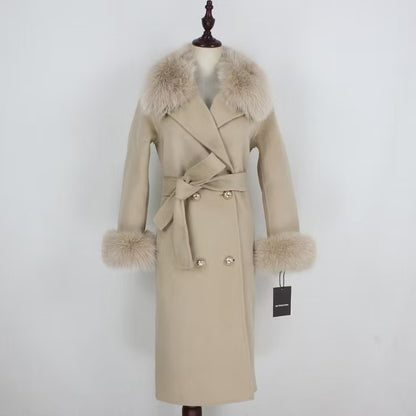 VALERIE COAT NUDE från NordicFurs – lyxig vinterjacka med pälskrage