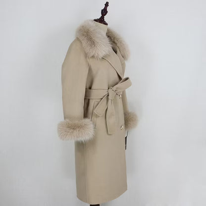 VALERIE COAT NUDE från NordicFurs – lyxig vinterjacka med pälskrage