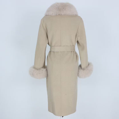 VALERIE COAT NUDE från NordicFurs – lyxig vinterjacka med pälskrage