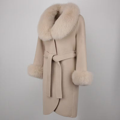 LORENA COAT NUDE från NordicFurs – lyxig vinterjacka med pälskrage