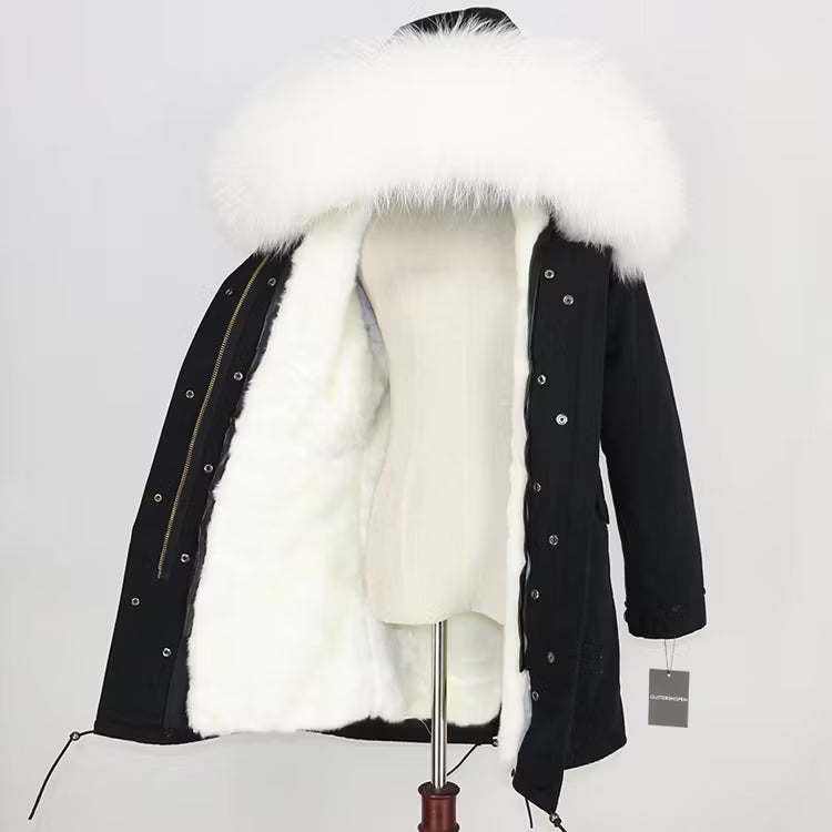 SCARLETT PARKA BLACK från NordicFurs – lyxig vinterjacka i svart med pälskrage