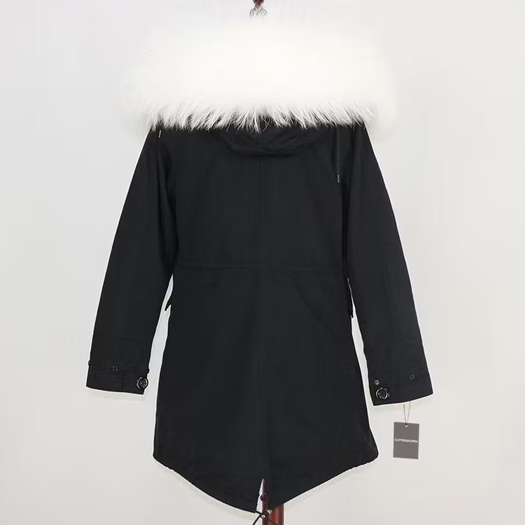 SCARLETT PARKA BLACK från NordicFurs – lyxig vinterjacka i svart med pälskrage