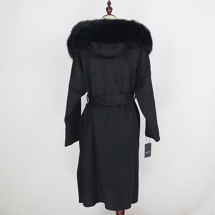 VANESSA COAT BLACK från NordicFurs – lyxig vinterjacka i svart med pälskrage