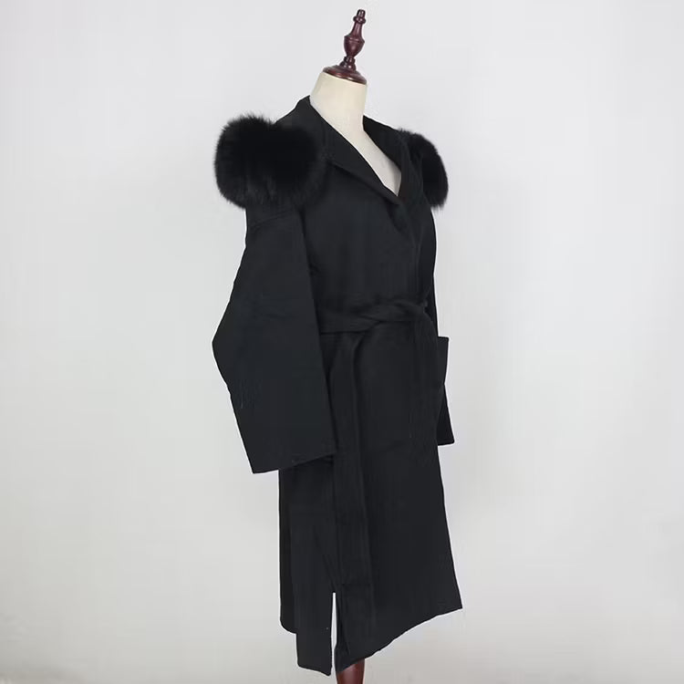 VANESSA COAT BLACK från NordicFurs – lyxig vinterjacka i svart med pälskrage