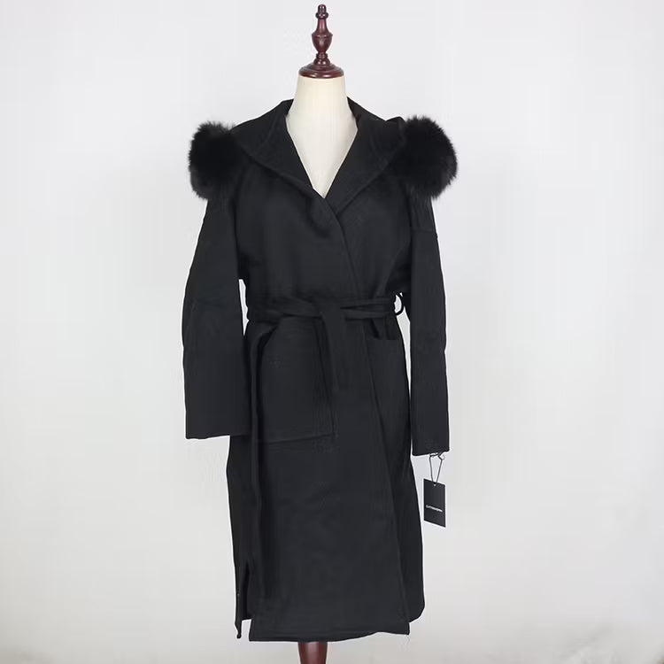 VANESSA COAT BLACK från NordicFurs – lyxig vinterjacka i svart med pälskrage