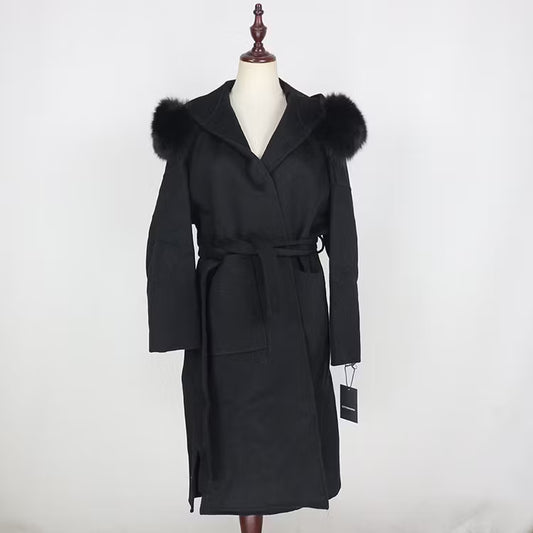 VANESSA COAT BLACK från NordicFurs – lyxig vinterjacka i svart med pälskrage