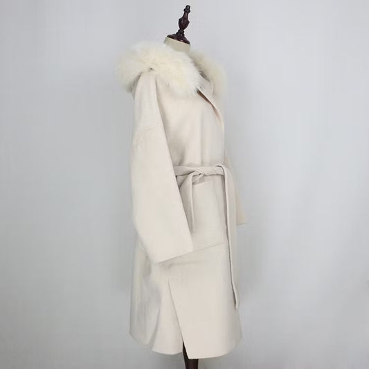 VANESSA COAT WHITE från NordicFurs – lyxig vinterjacka i vit med pälskrage