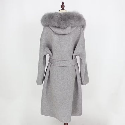 VANESSA COAT GREY från NordicFurs – lyxig vinterjacka i grå med pälskrage