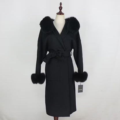 DIANA COAT BLACK från NordicFurs – lyxig vinterjacka i svart med pälskrage