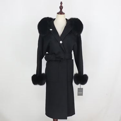 DIANA COAT BLACK från NordicFurs – lyxig vinterjacka i svart med pälskrage