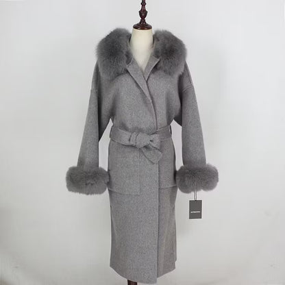 DIANA COAT GREY från NordicFurs – lyxig vinterjacka i grå med pälskrage