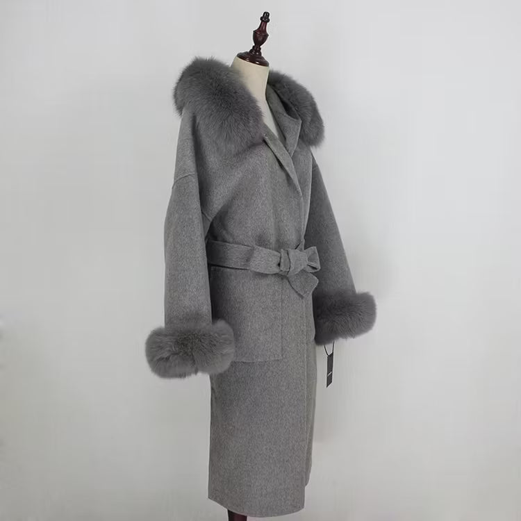 DIANA COAT GREY från NordicFurs – lyxig vinterjacka i grå med pälskrage