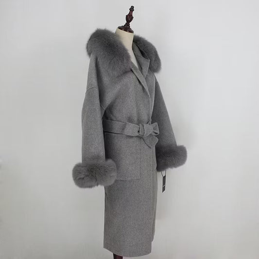 DIANA COAT GREY från NordicFurs – lyxig vinterjacka i grå med pälskrage