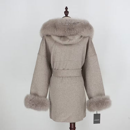 ANGELINA COAT KHAKI från NordicFurs – lyxig vinterjacka i khaki med pälskrage