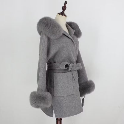 ANGELINA COAT GREY från NordicFurs – lyxig vinterjacka i grå med pälskrage