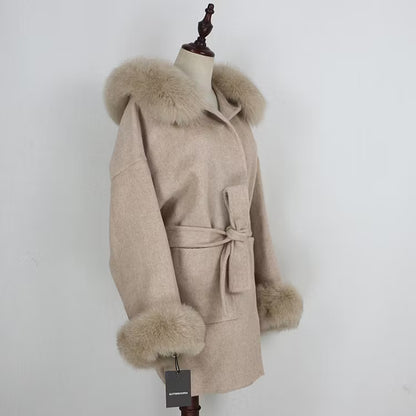 ANGELINA COAT TAN från NordicFurs – lyxig vinterjacka med pälskrage