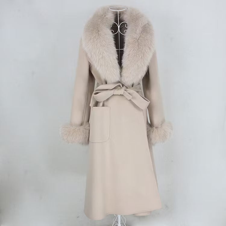 Monaco Coat Beige från NordicFurs – lyxig vinterjacka i beige med pälskrage