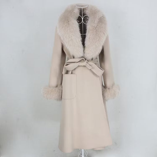 Monaco Coat Beige från NordicFurs – lyxig vinterjacka i beige med pälskrage
