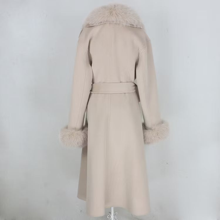 Monaco Coat Beige från NordicFurs – lyxig vinterjacka i beige med pälskrage