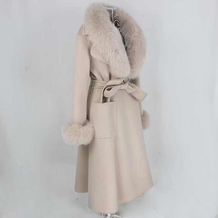 Monaco Coat Beige från NordicFurs – lyxig vinterjacka i beige med pälskrage