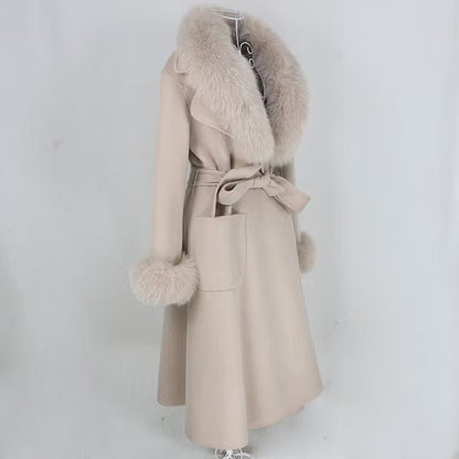 Monaco Coat Beige från NordicFurs – lyxig vinterjacka i beige med pälskrage