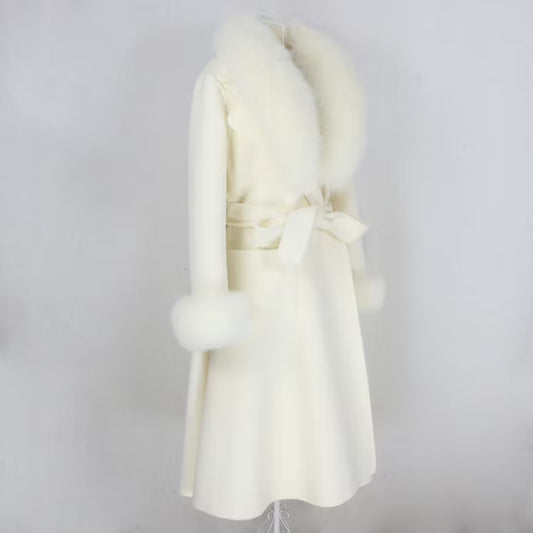 Monaco Coat Creme från NordicFurs – lyxig vinterjacka med pälskrage