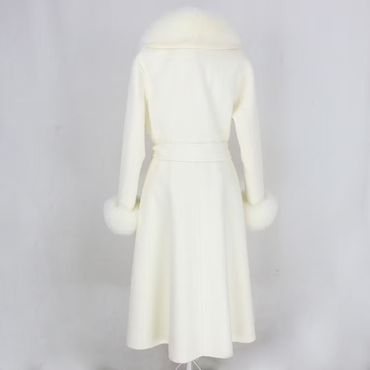 Monaco Coat Creme från NordicFurs – lyxig vinterjacka med pälskrage