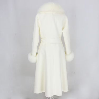 Monaco Coat Creme från NordicFurs – lyxig vinterjacka med pälskrage