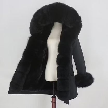 FATIMA PARKA ALL BLACK från NordicFurs – lyxig vinterjacka i svart med pälskrage