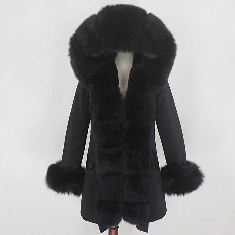 FATIMA PARKA ALL BLACK från NordicFurs – lyxig vinterjacka i svart med pälskrage