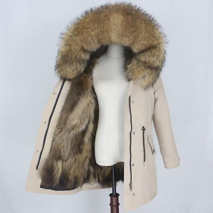NAOMI PARKA BEIGE från NordicFurs – lyxig vinterjacka i beige med pälskrage