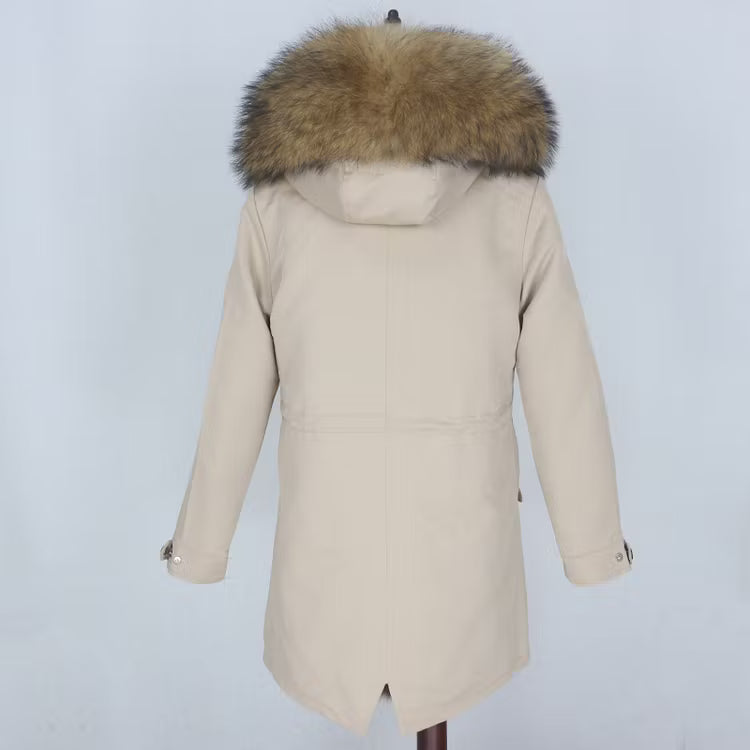 NAOMI PARKA BEIGE från NordicFurs – lyxig vinterjacka i beige med pälskrage