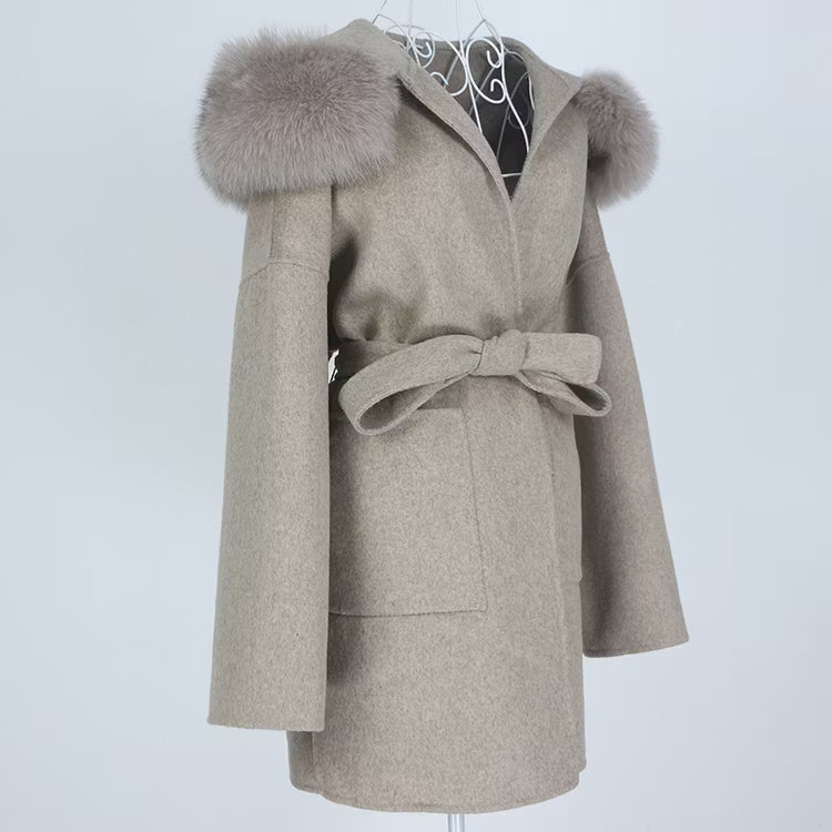 VALENTINA COAT KHAKI från NordicFurs – lyxig vinterjacka i khaki med pälskrage