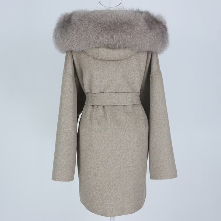 VALENTINA COAT KHAKI från NordicFurs – lyxig vinterjacka i khaki med pälskrage