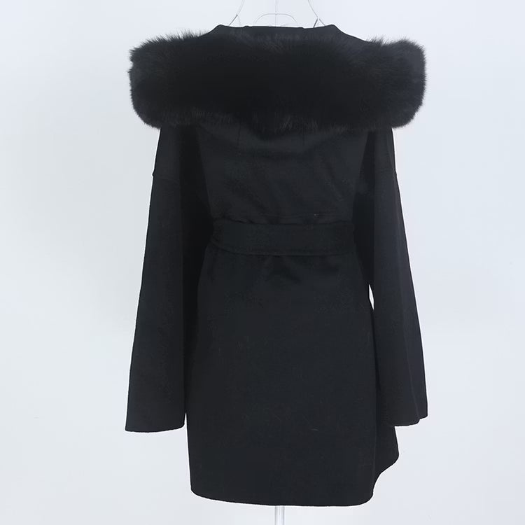 VALENTINA COAT BLACK från NordicFurs – lyxig vinterjacka i svart med pälskrage