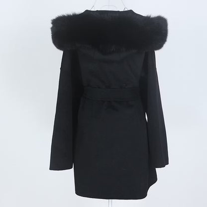 VALENTINA COAT BLACK från NordicFurs – lyxig vinterjacka i svart med pälskrage